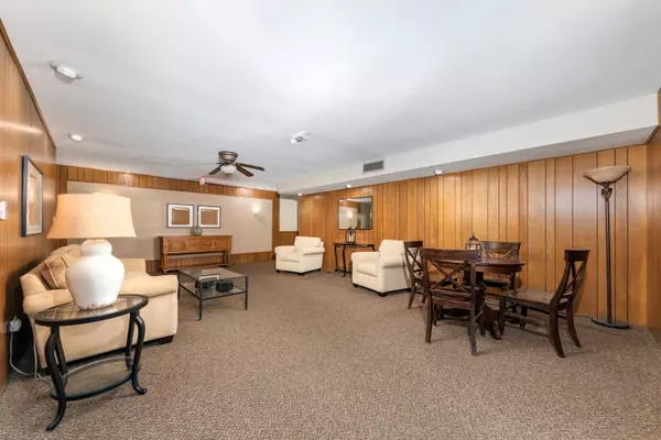 Darien, IL 60561,7525 Nantucket DR #210