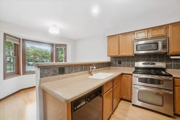 Arlington Heights, IL 60004,1935 N Charter Point DR