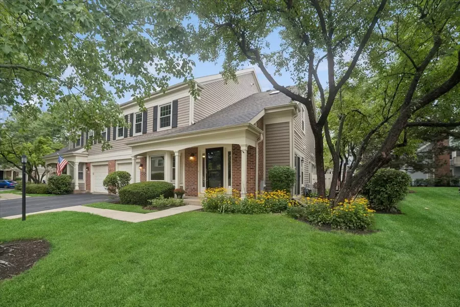 1935 N Charter Point DR, Arlington Heights, IL 60004