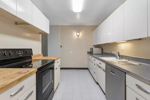 Chicago, IL 60657,340 W Diversey Pkwy #520
