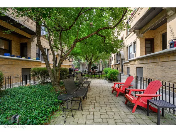 Chicago, IL 60613,726 W Sheridan RD #1N