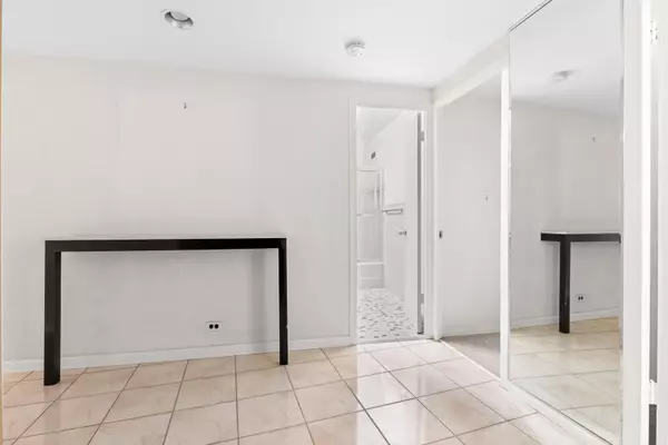 Chicago, IL 60611,1150 N Lake Shore DR #13A