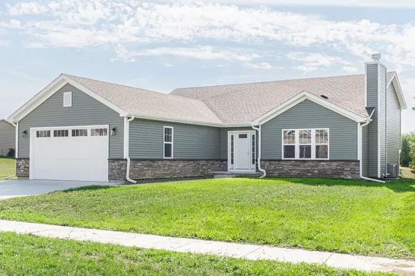 212 Saint Andrews DR, Dekalb, IL 60115