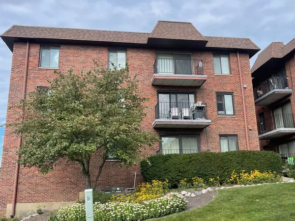 Lake Zurich, IL 60047,100 Clubhouse LN #206