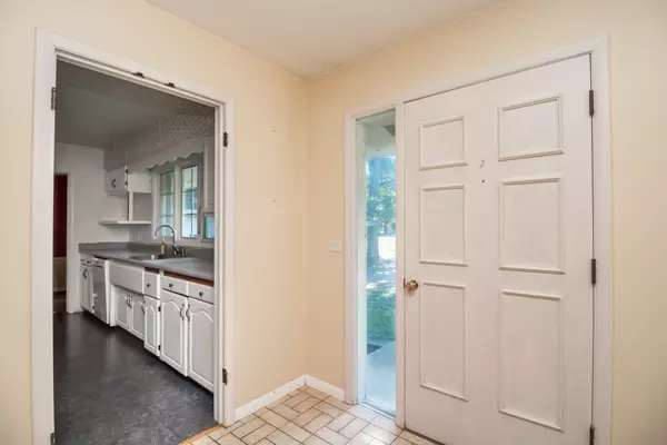 Lakewood, IL 60014,8608 Oakwood DR