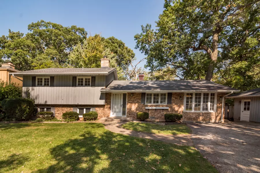 Lakewood, IL 60014,8608 Oakwood DR