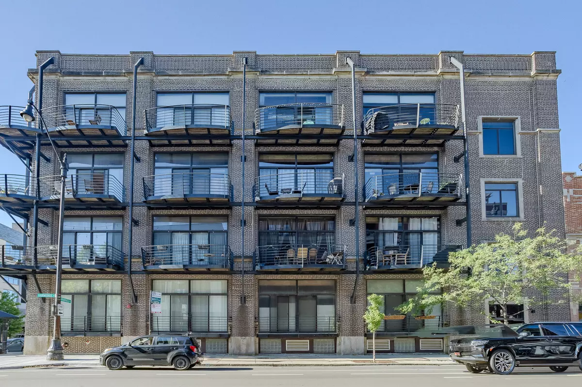 Chicago, IL 60647,2735 W Armitage AVE #109