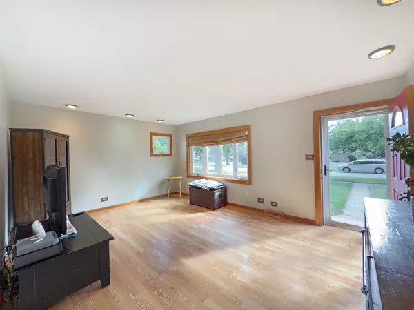 Villa Park, IL 60181,354 N 3rd AVE