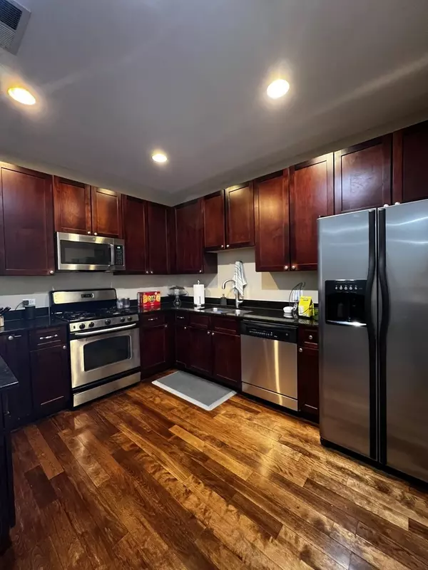 Chicago, IL 60625,5300 N LINCOLN AVE #4A