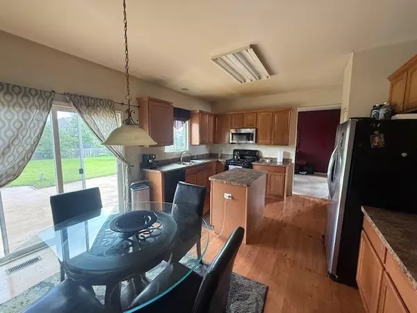 Yorkville, IL 60560,883 Prairie Crossing DR
