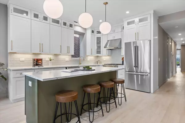 Chicago, IL 60614,Address not disclosed