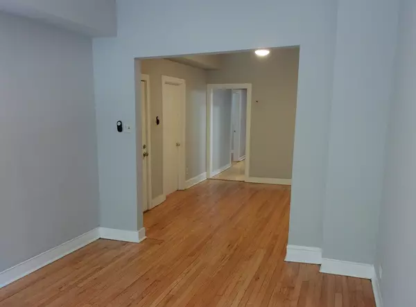 Chicago, IL 60622,937 N Ashland AVE #2