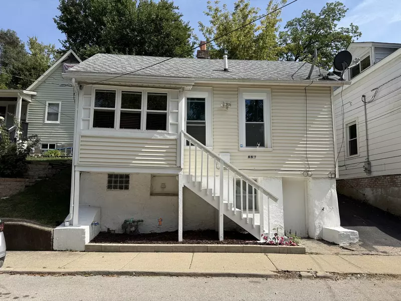 661 wellington, Elgin, IL 60120