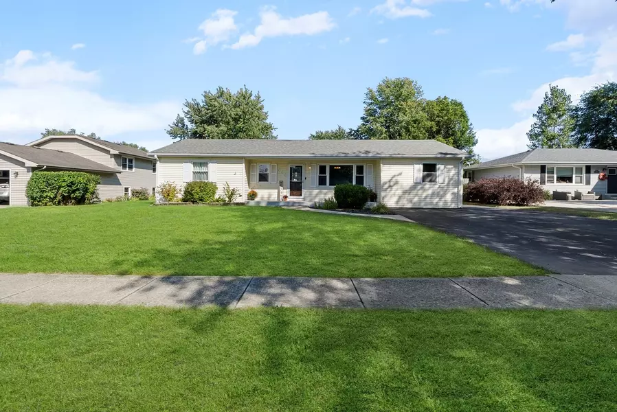 808 Stonegate RD, New Lenox, IL 60451