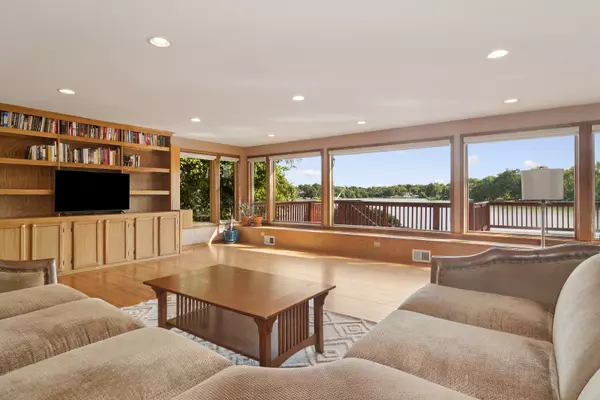 24013 N Forest DR, Lake Zurich, IL 60047