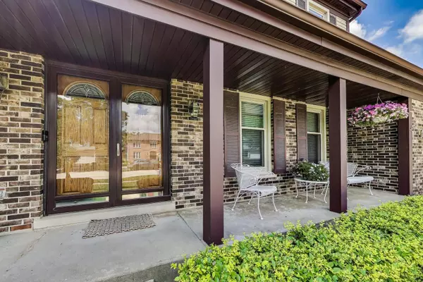 Arlington Heights, IL 60004,715 W Whiting LN