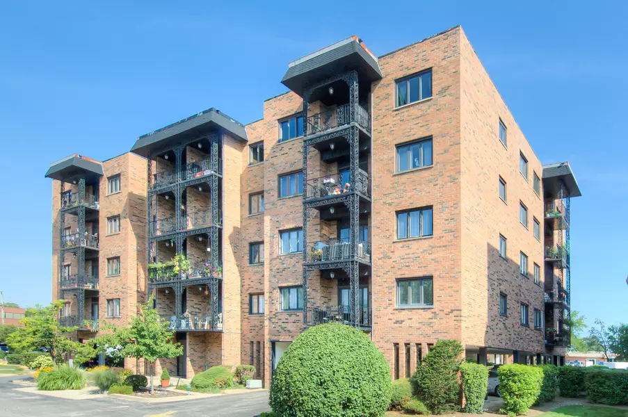 9396 Landings LN #404, Des Plaines, IL 60016
