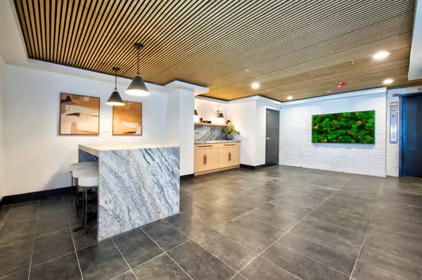 Des Plaines, IL 60016,9396 Landings LN #404