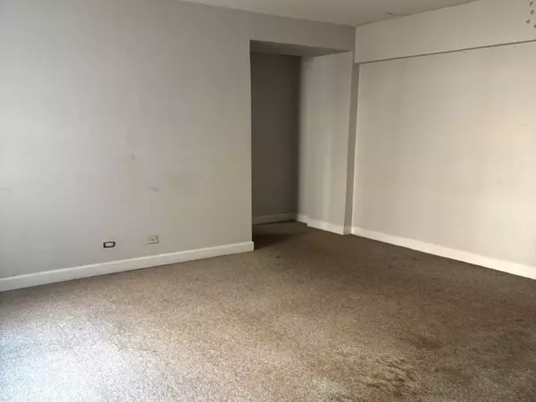 Chicago, IL 60640,4960 N MARINE DR #610