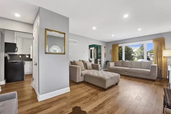 Downers Grove, IL 60516,1135 Carol ST