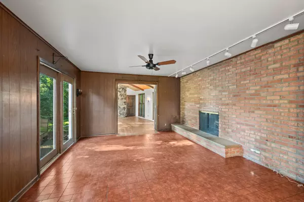 Deer Park, IL 60010,21 Ferndale RD