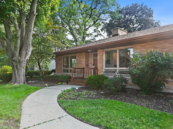 Elgin, IL 60123,587 N Clifton AVE