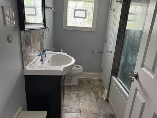 Evergreen Park, IL 60805,2705 W 98th ST