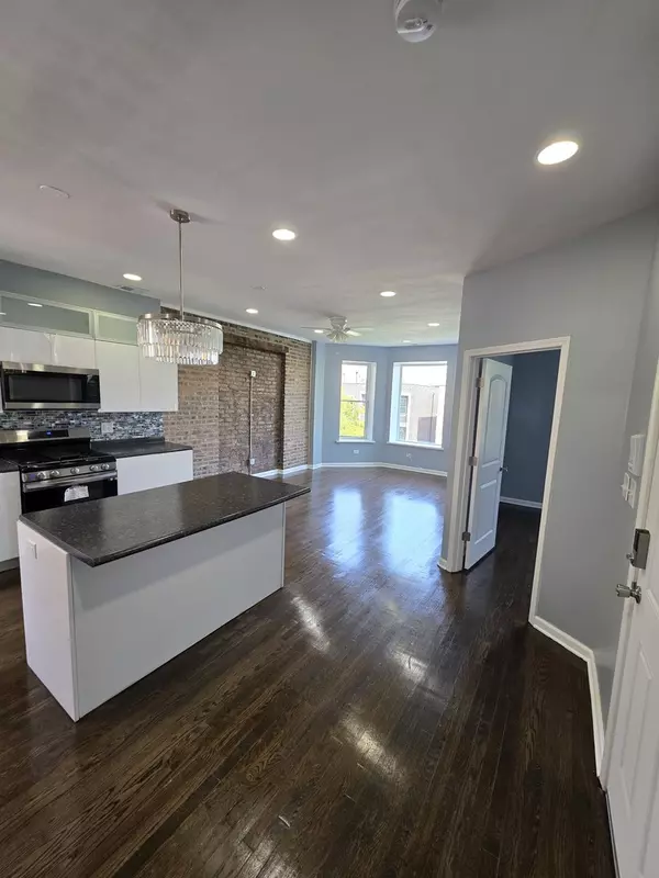 Chicago, IL 60653,4040 S Calumet AVE #3
