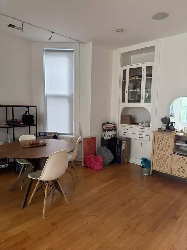 Chicago, IL 60657,865 W NEWPORT AVE #3