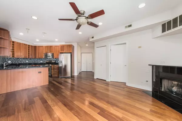 Chicago, IL 60642,651 N MILWAUKEE AVE #302