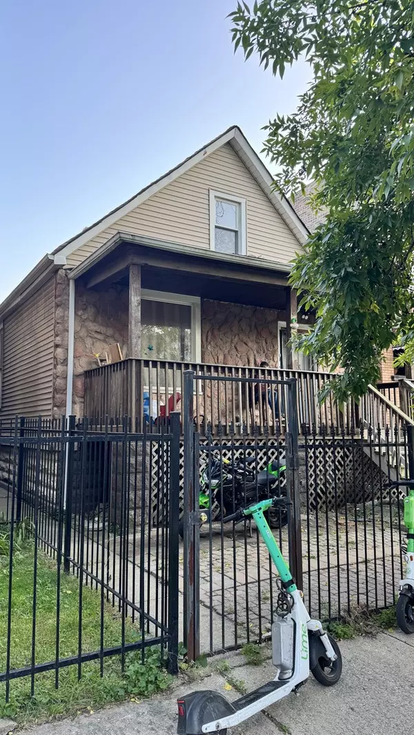 4925 W Erie ST, Chicago, IL 60644