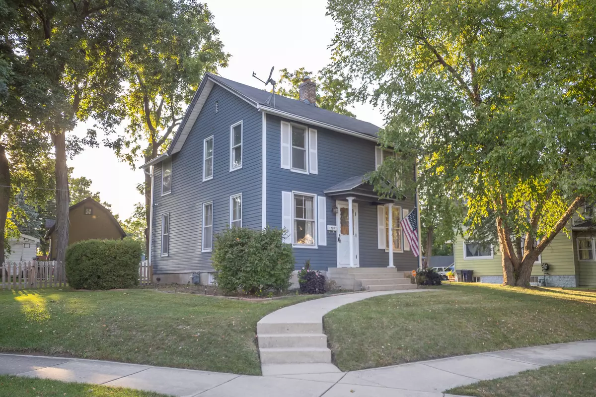 Elgin, IL 60123,754 South ST