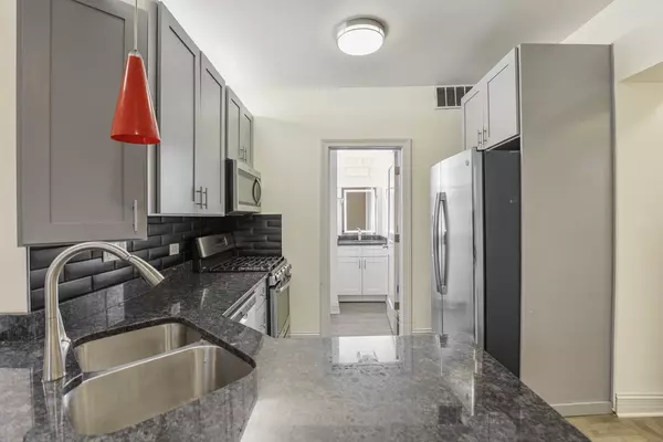 Chicago, IL 60640,1630 W Gregory ST #2