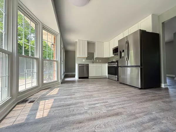 Arlington Heights, IL 60005,1807 S SURREY RIDGE DR