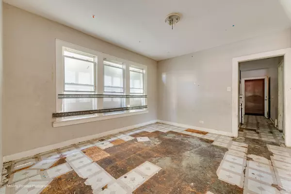 Chicago, IL 60628,209 W 117th ST