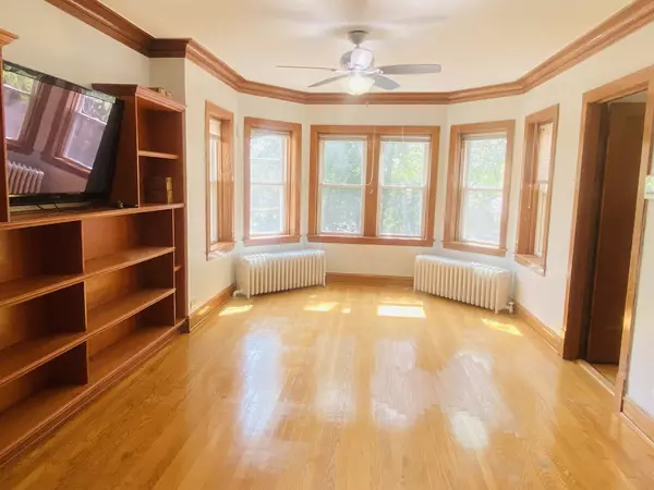 Chicago, IL 60639,5310 W Parker AVE #2