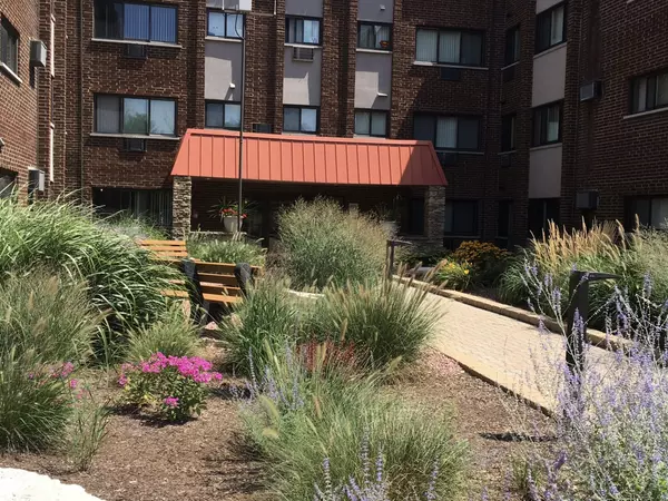 2021 S Wolf RD #213, Hillside, IL 60162