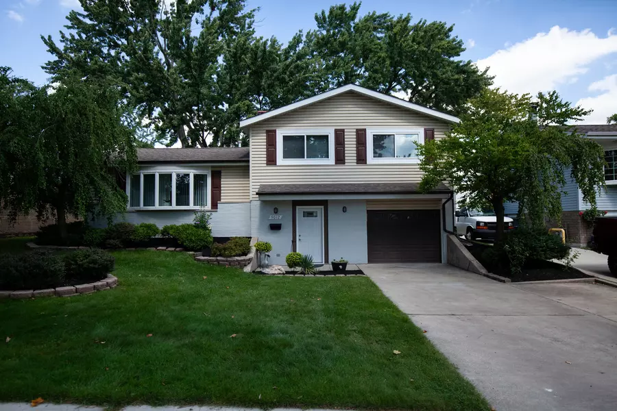 9012 W 89th ST, Hickory Hills, IL 60457