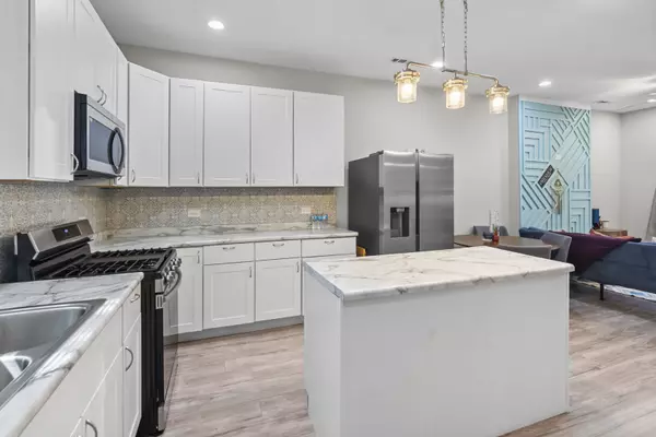 Chicago, IL 60624,3721 W Ferdinand ST