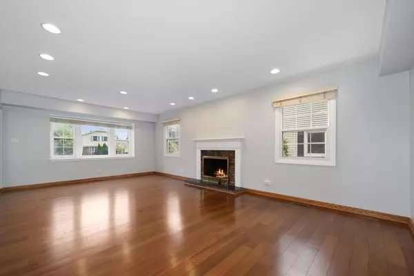 Buffalo Grove, IL 60089,751 Essington LN