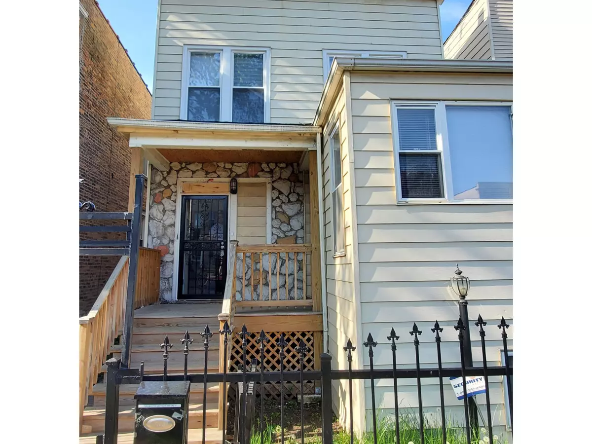 Chicago, IL 60651,4920 W Potomac AVE #2