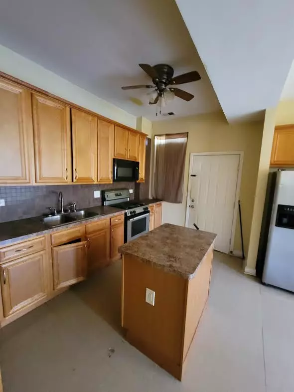 Chicago, IL 60637,5700 S Indiana AVE