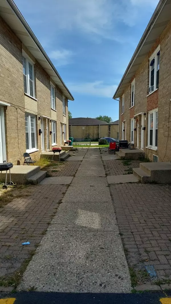 Zion, IL 60099,2202 Hebron AVE #A