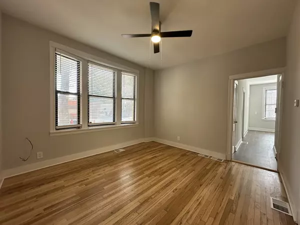 Chicago, IL 60622,952 N Rockwell ST #1