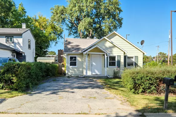 1218 Sunnyside CT, Round Lake Beach, IL 60073
