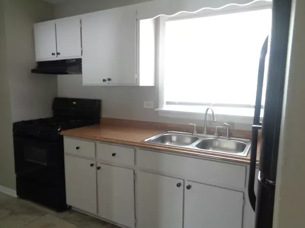 Worth, IL 60482,10748 S Harlem AVE #2N