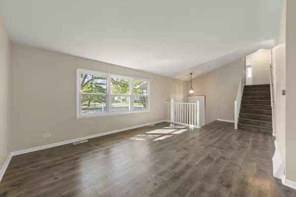 Woodridge, IL 60517,8119 Leawood LN