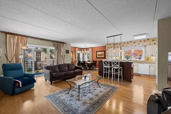 Des Plaines, IL 60016,395 Graceland AVE #207