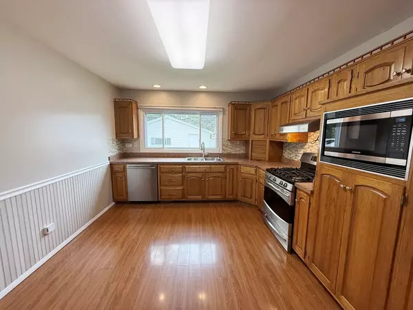 Lockport, IL 60441,1106 Shoals DR