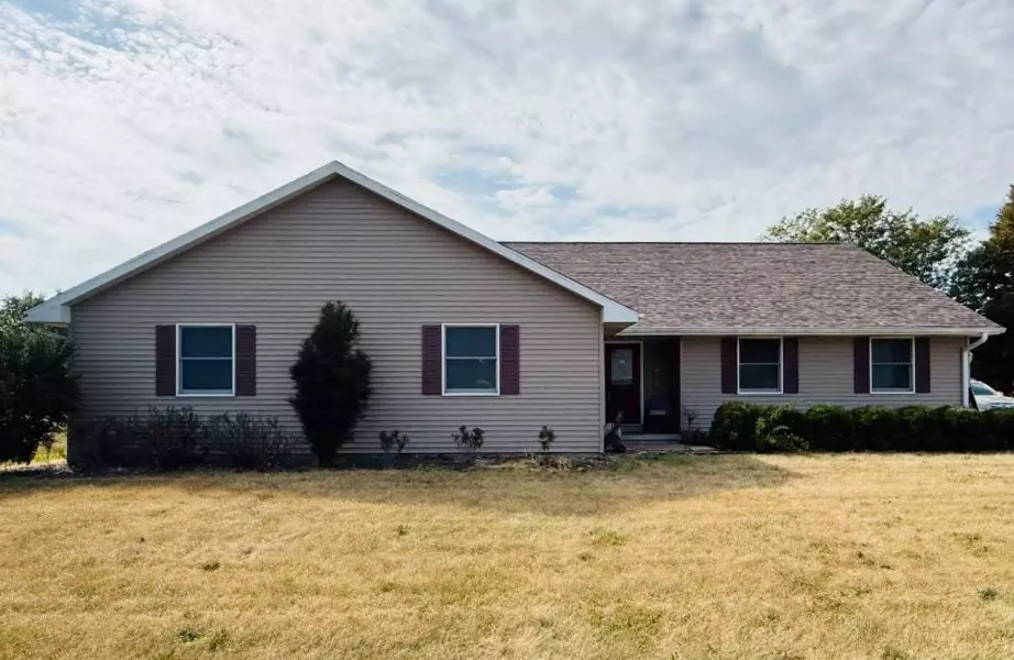 302 Mockingbird LN, Leroy, IL 61752